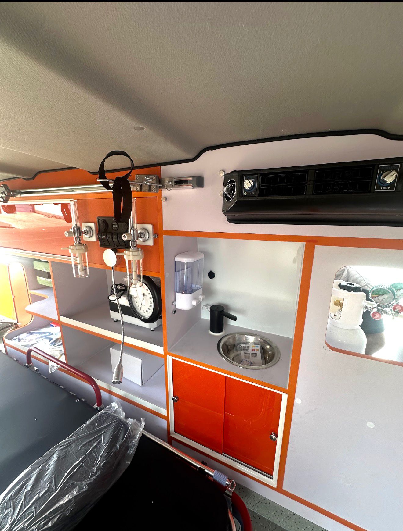 Toyota Hiace Standard Roof Ambulance - Image 5