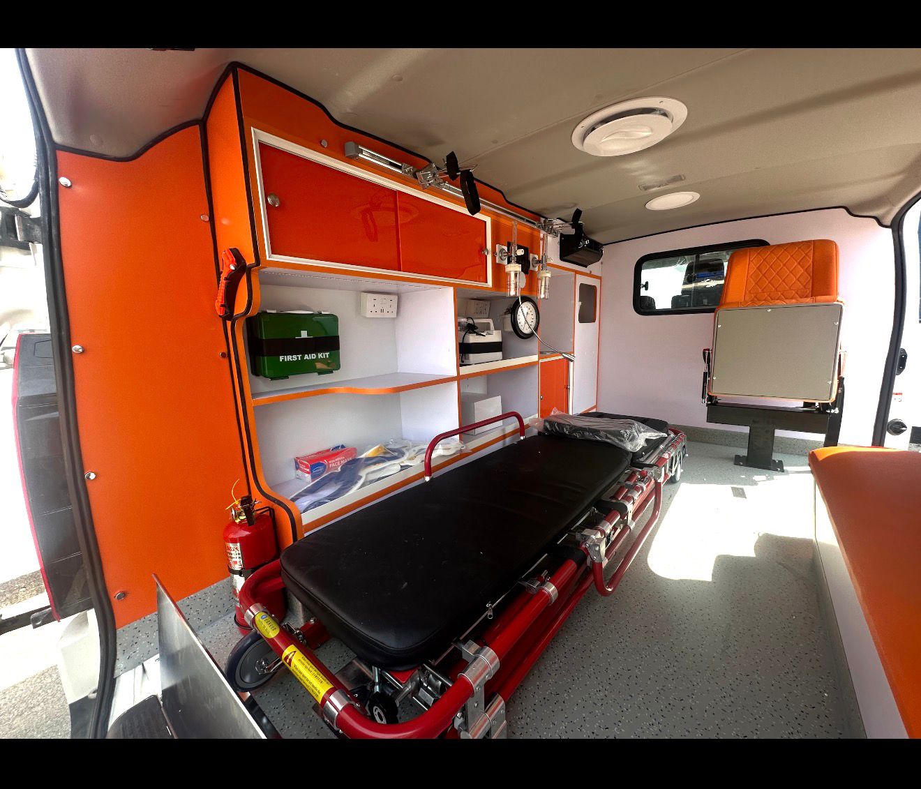 Toyota Hiace Standard Roof Ambulance - Image 6