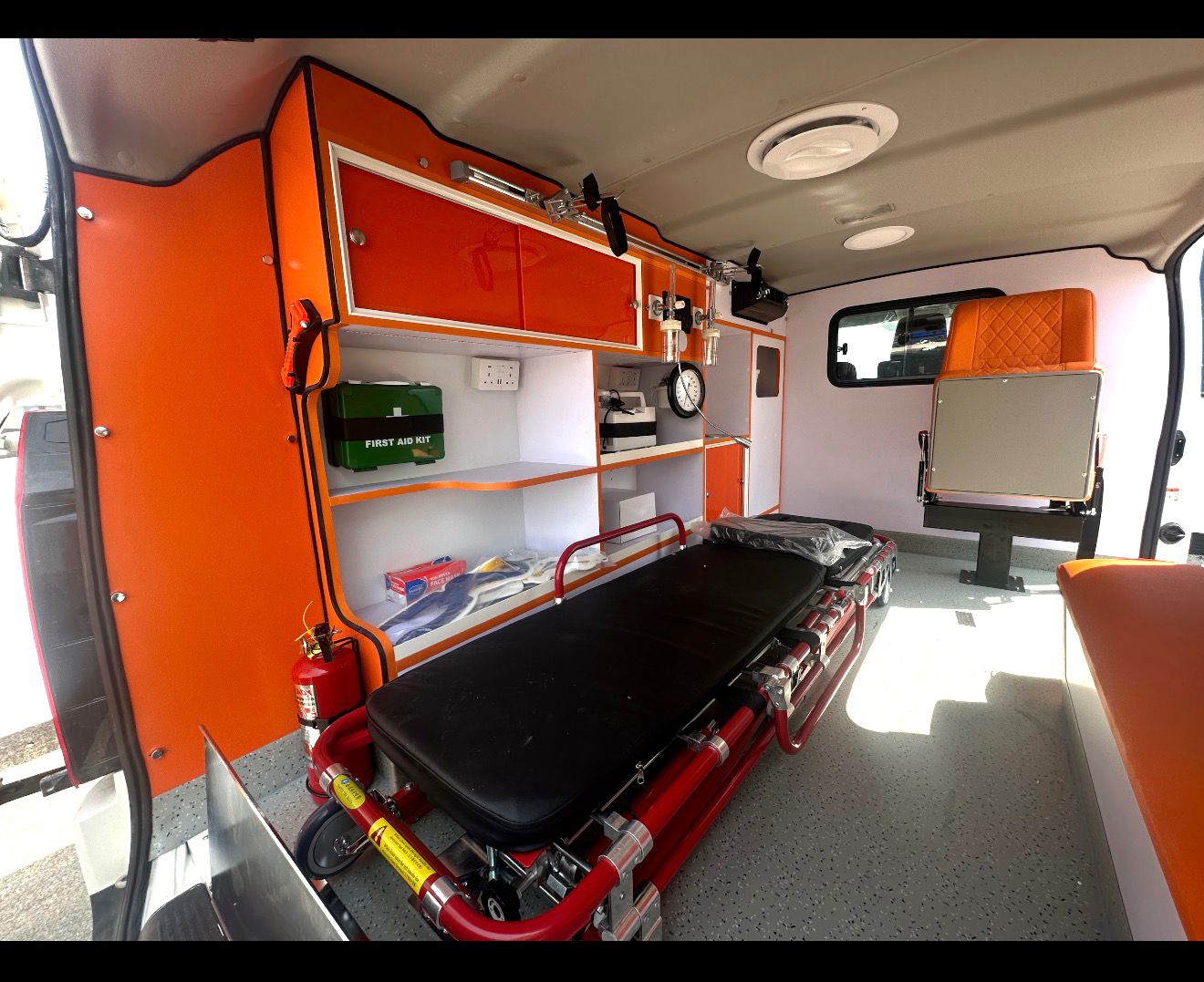 Toyota Hiace Standard Roof Ambulance - Image 8