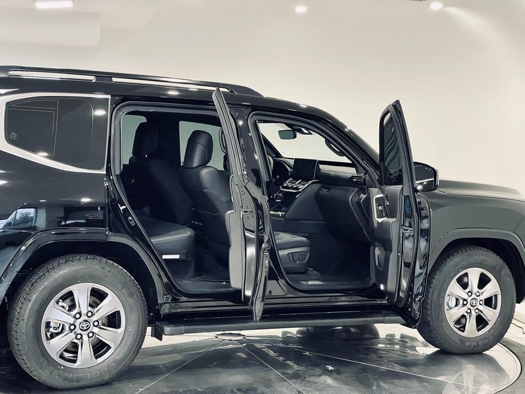 Toyota Land Cruiser Armored Vehicle - Image 10