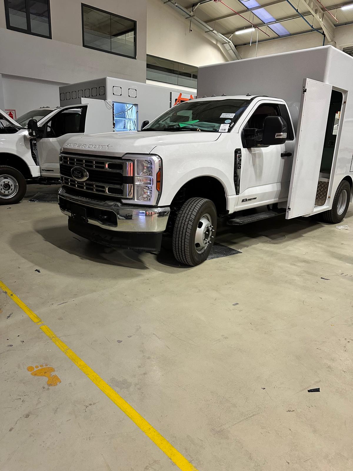 Ford F550 Heavy Duty Ambulance - Image 2