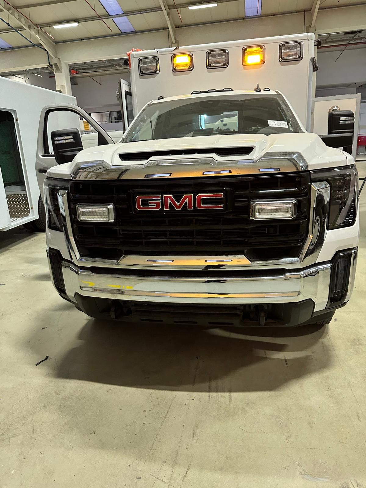 GMC Sierra Ambulance - Image 4