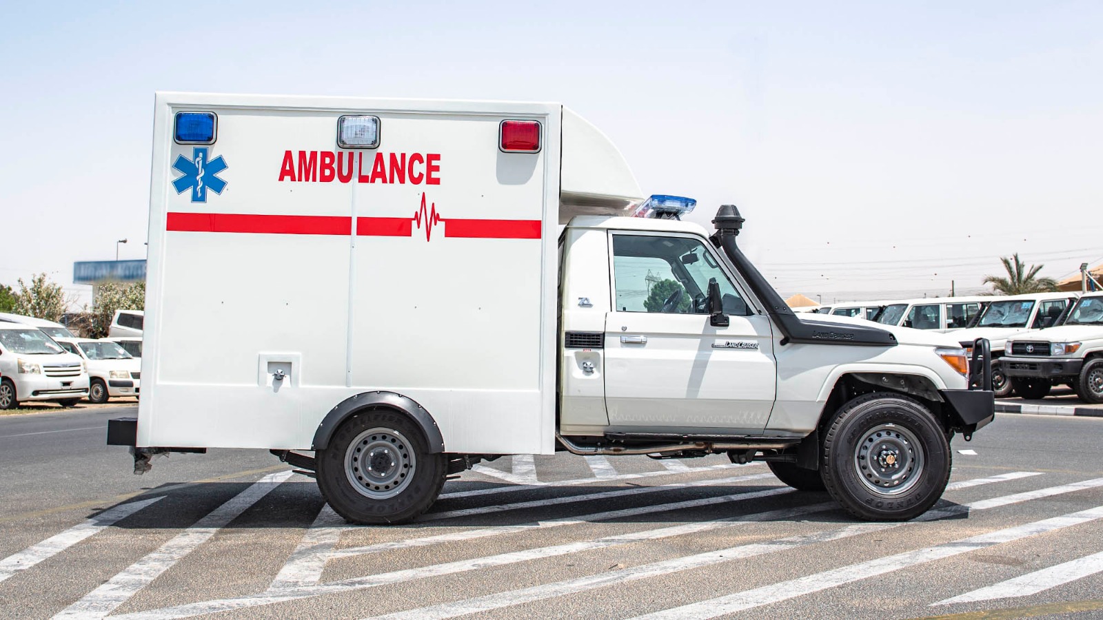 Toyota Land Cruiser 4x4 Box Type Ambulance - Image 7