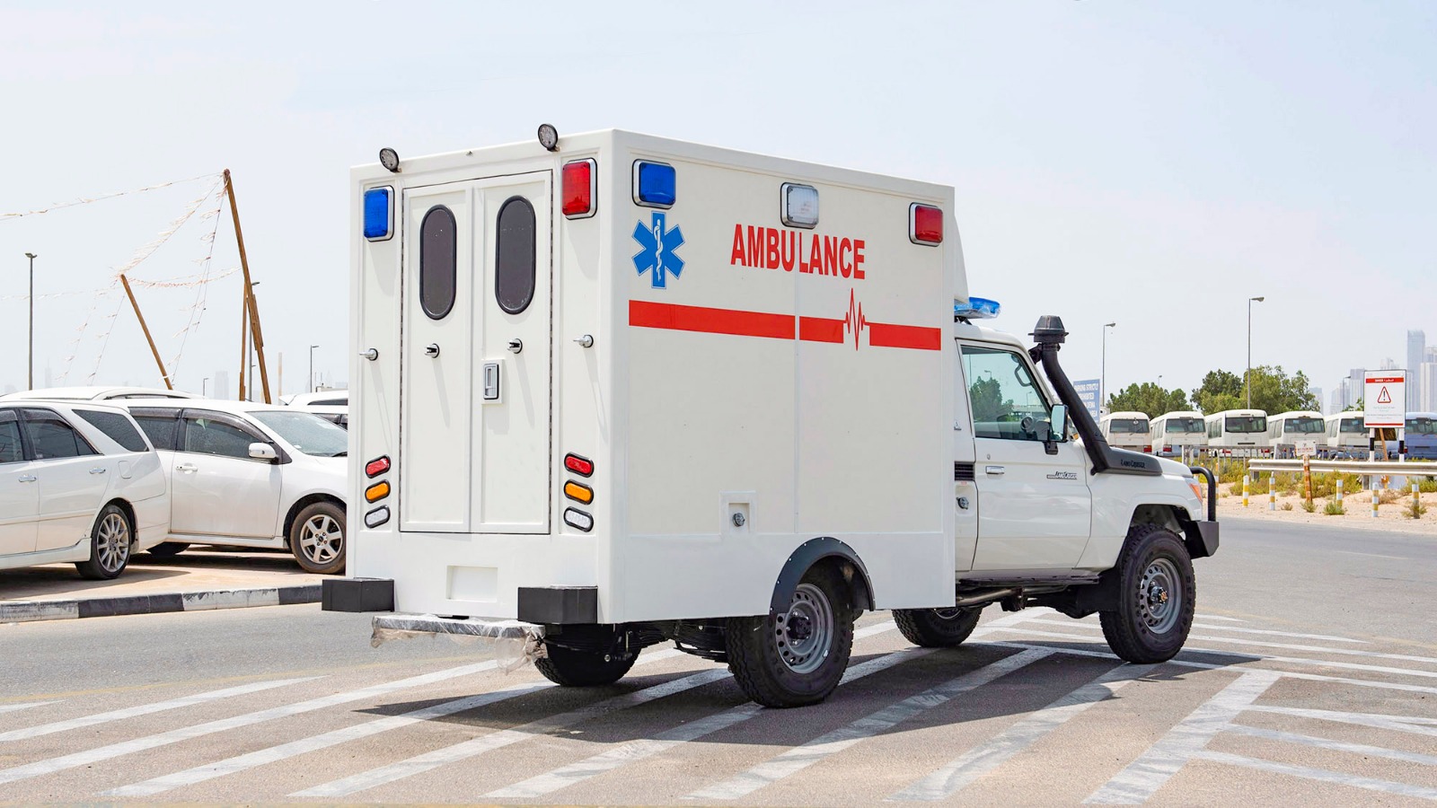 Toyota Land Cruiser 4x4 Box Type Ambulance - Image 11