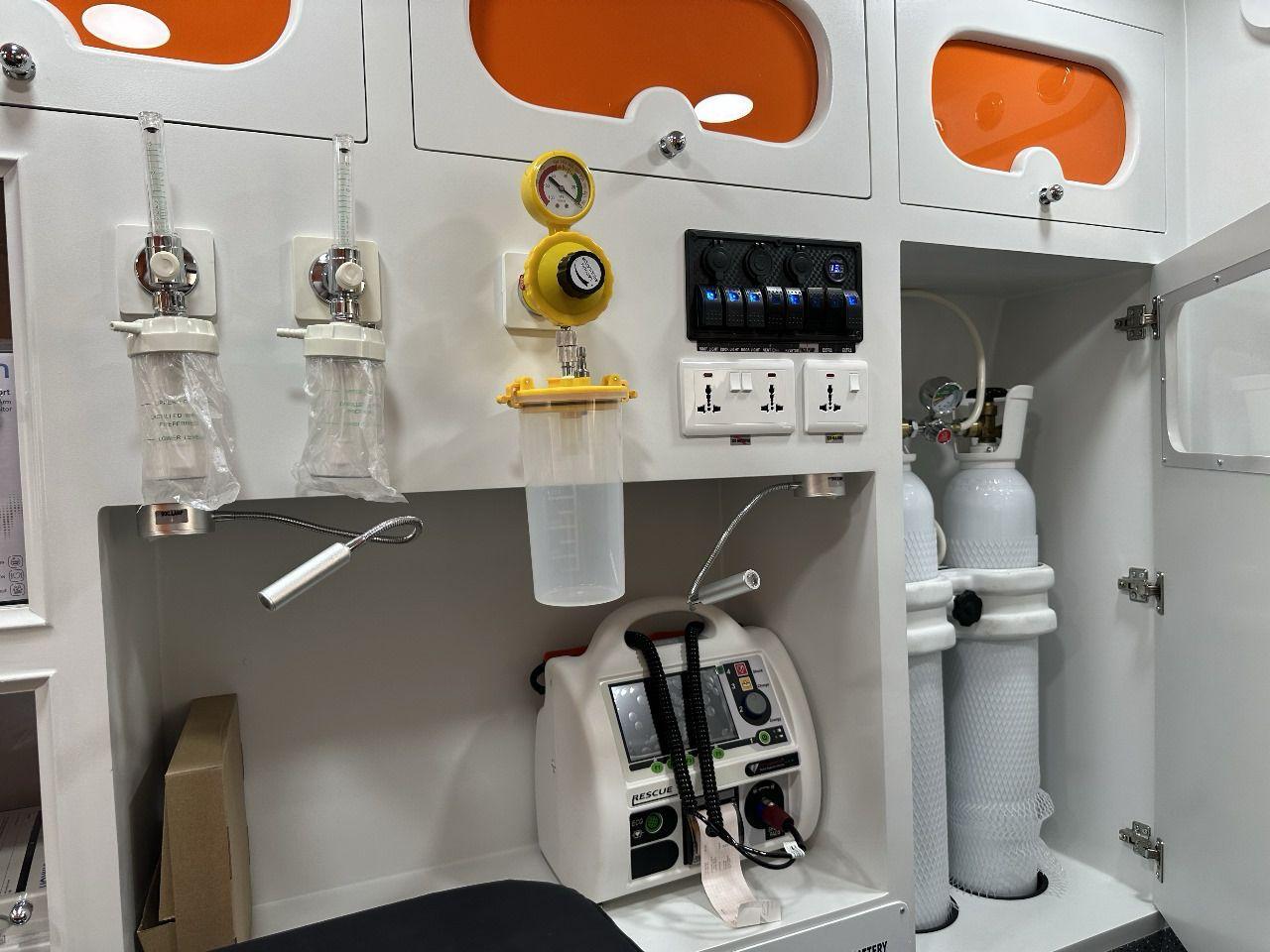 ALS (Advanced Life Support) Toyota Hiace Ambulance - Image 3