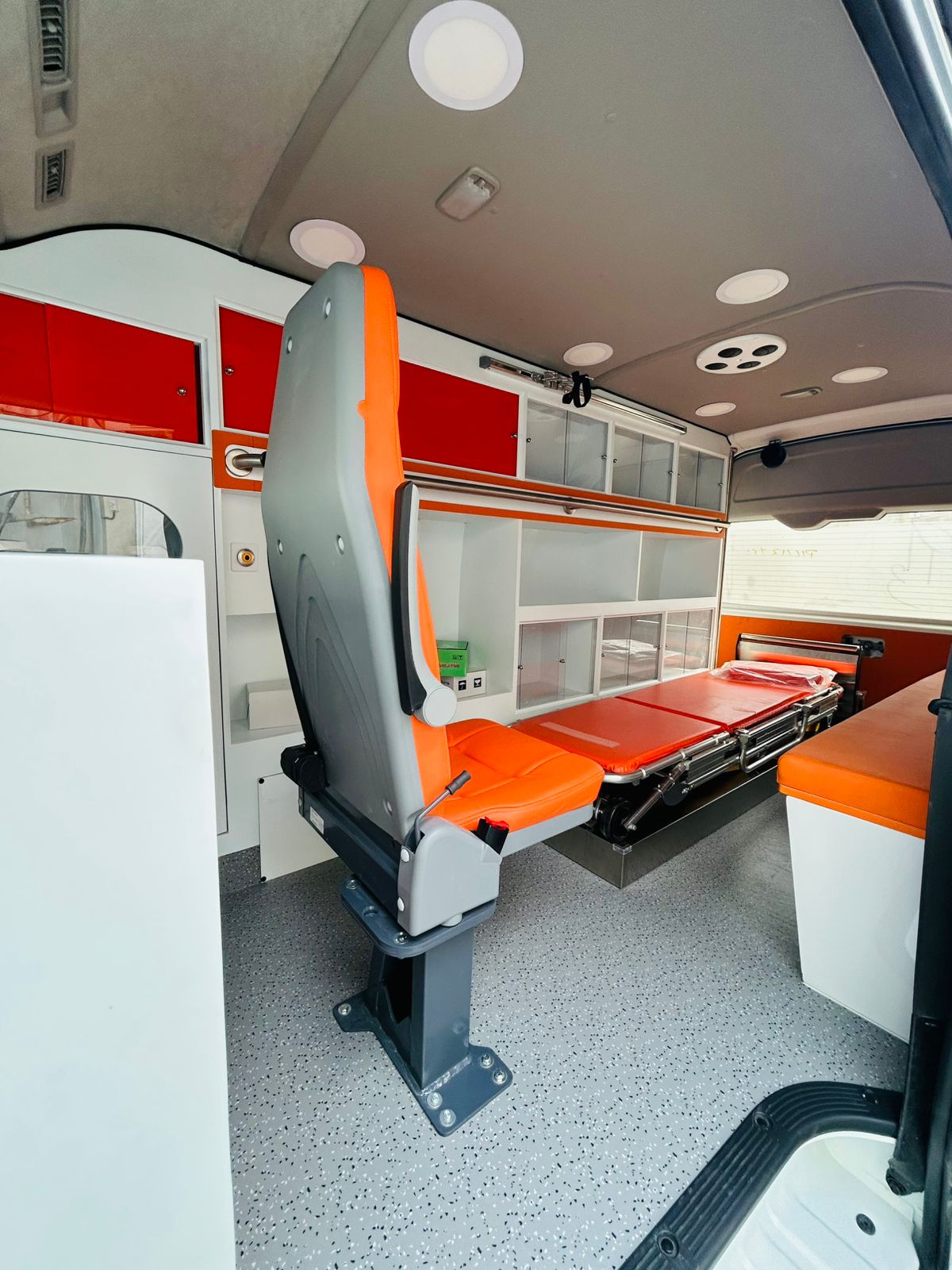 Toyota Hiace Ambulance RHD 200 AWD A/T - Image 5