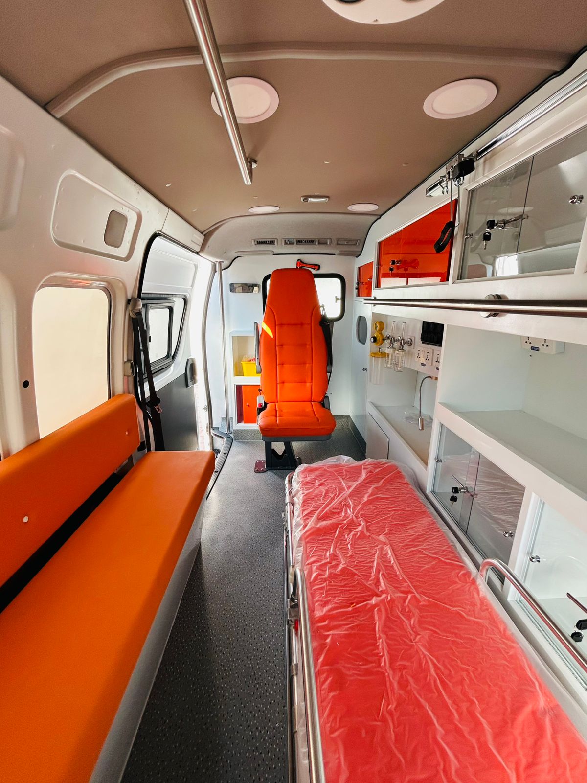 Toyota Hiace Ambulance RHD 200 AWD A/T - Image 8