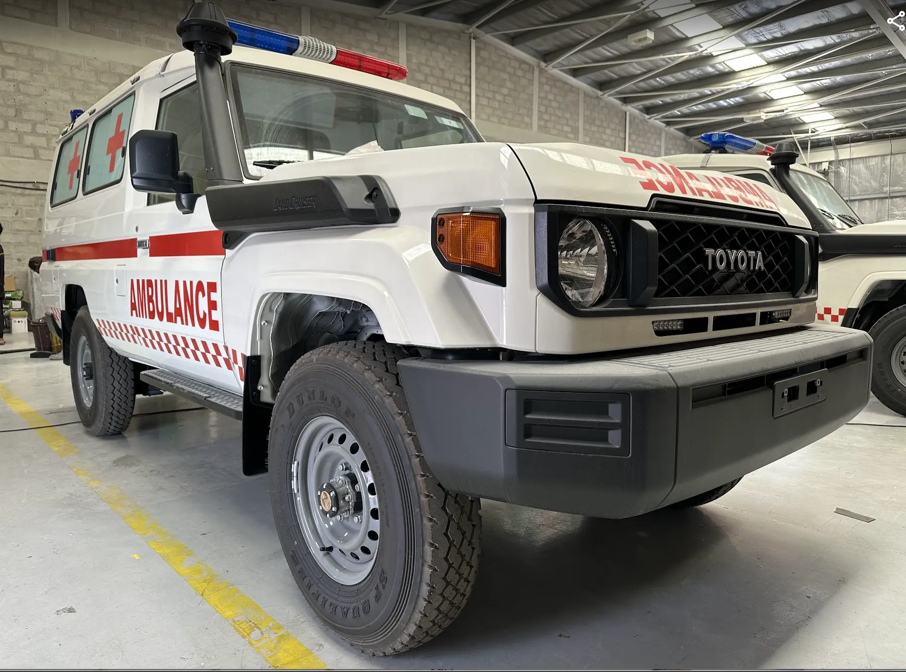 Toyota Land Cruiser Ambulance LC78 V6 - Image 3