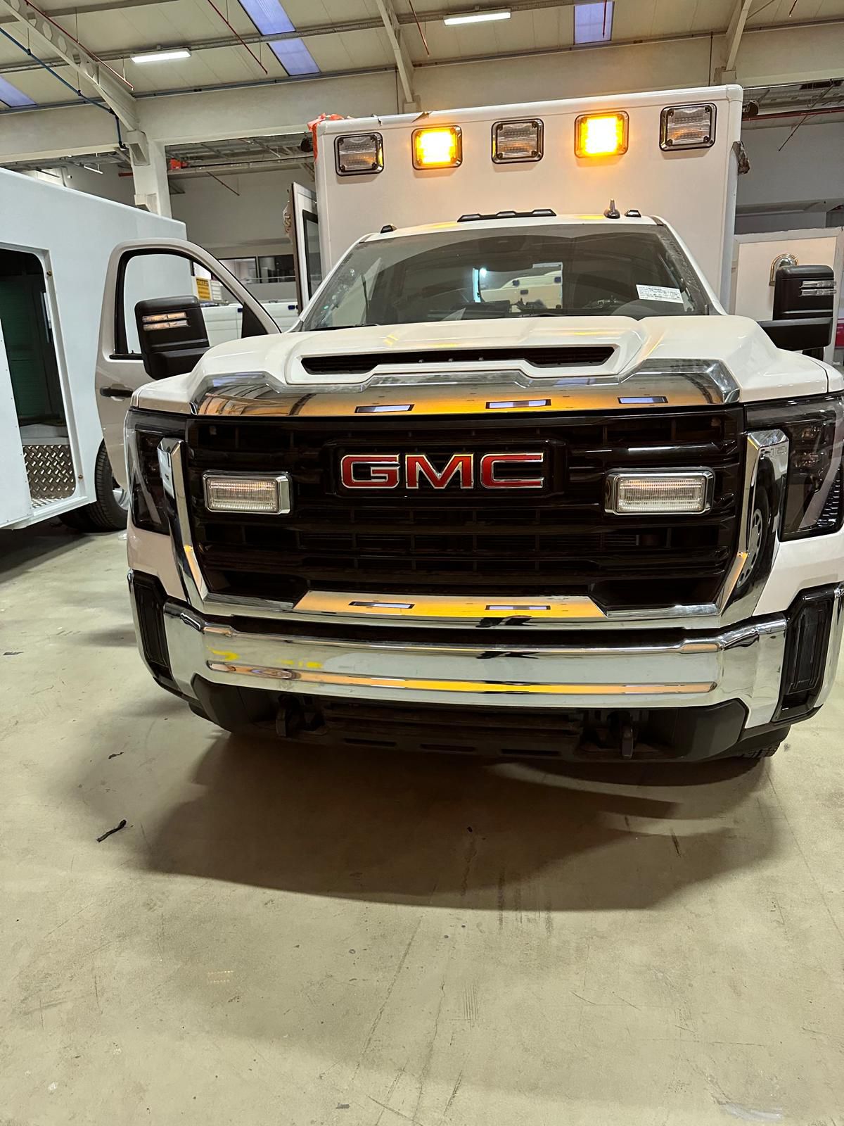 Ambulancia GMC Sierra – Image 3