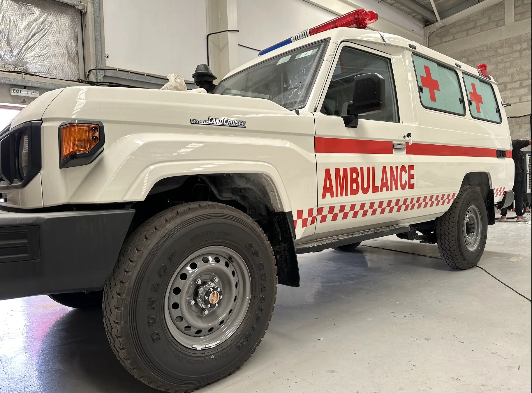 Toyota Land Cruiser Ambulance LC78 V6 - Image 2